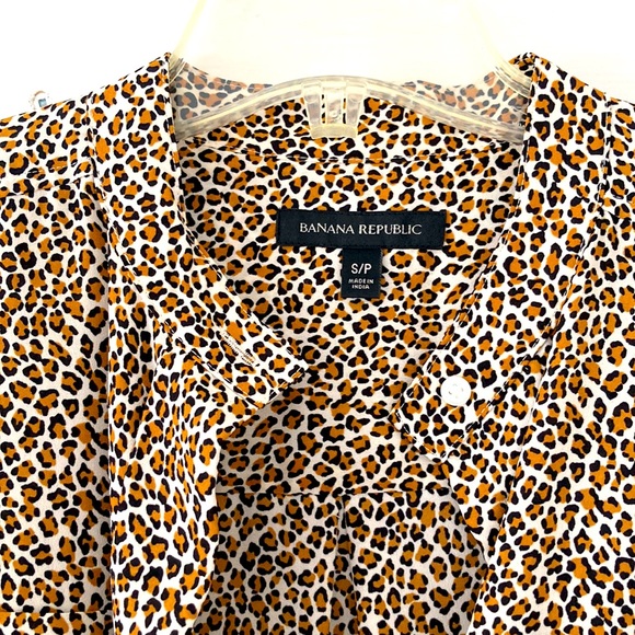 Banana Republic leopard print top - Picture 2 of 4
